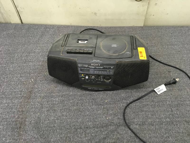 lot 197 image: Sony Radio