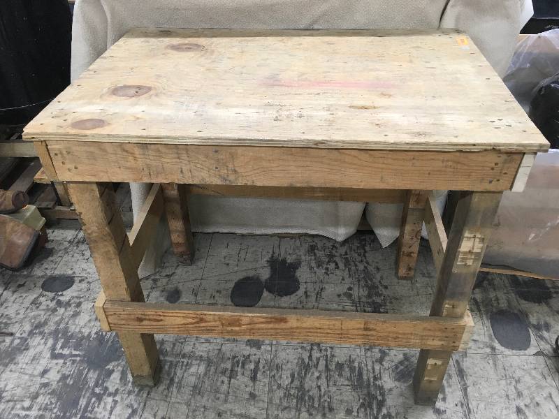 lot 206 image: Wood Work Bench