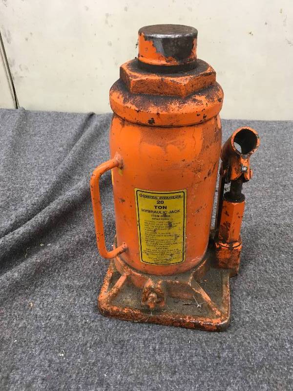 lot 208 image: Central Hydraulics 20 Ton Hydraulic Jack