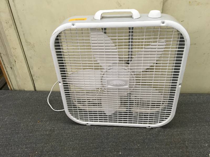 lot 211 image: Lasko Fan