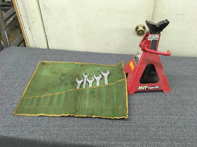 lot 217 image: MVP Super Lift Heavy Duty Jack Stands & Wrenches