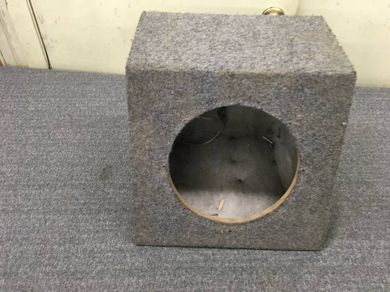 lot 215 image: Speaker Box