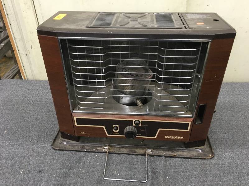lot 234 image: Everglow Kerosene- Fired Portable Heater Model PT-E4
