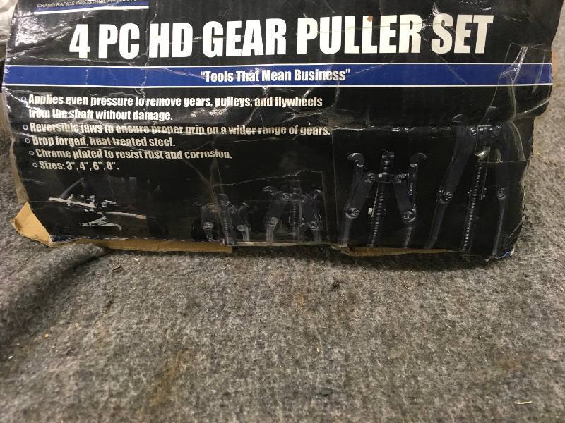 lot 242 image: 4 Pc. HD Gear Puller Set