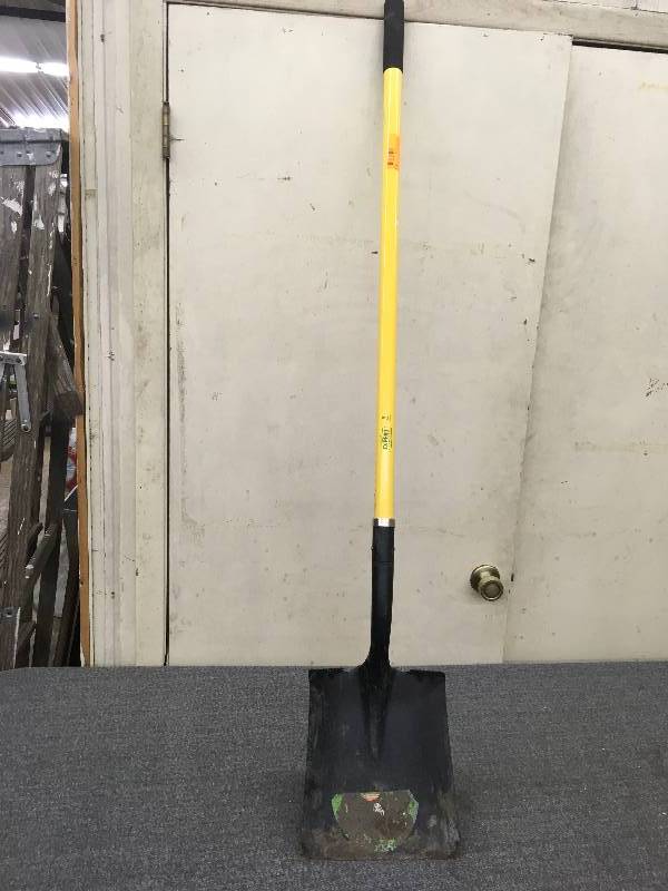 lot 247 image: Shovel