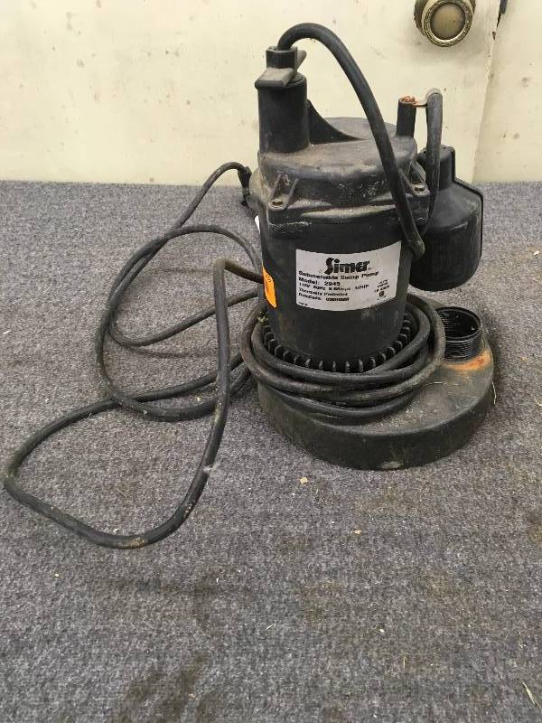 lot 269 image: Simer Submersible Sump Pump Model 2945