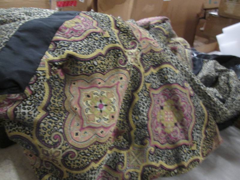 lot 42 image: King Comforter open box, some pull ...
