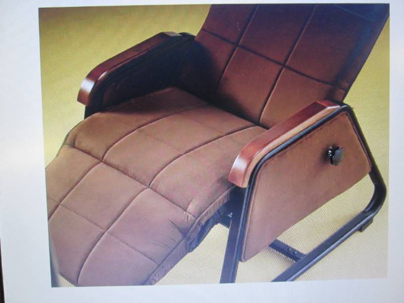 lot 131 image: Zero Gravity Chair open Box Retail ...