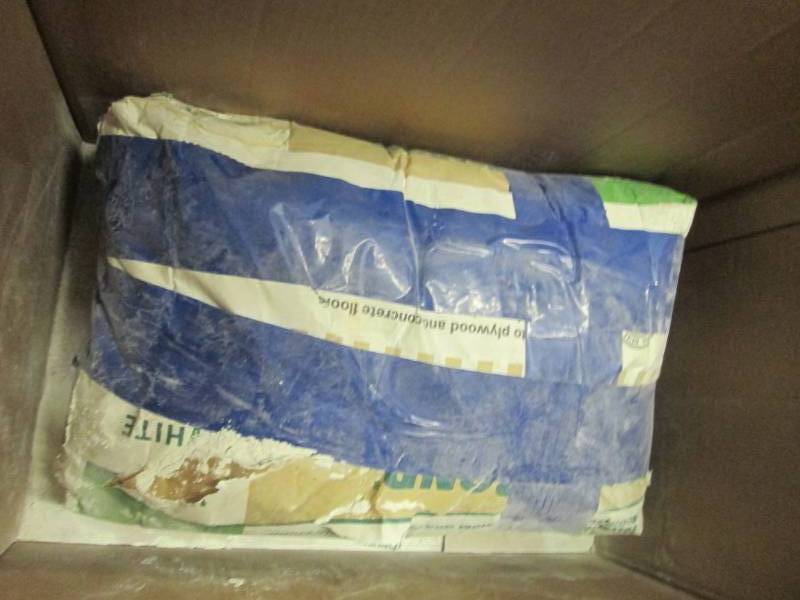 lot 171 image: Damaged Bag Versa Bond Thinset Whit...