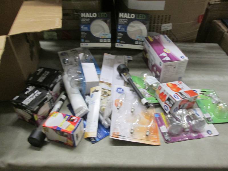 lot 172 image: Box of Assorted Bulbs & Trims etc- ...