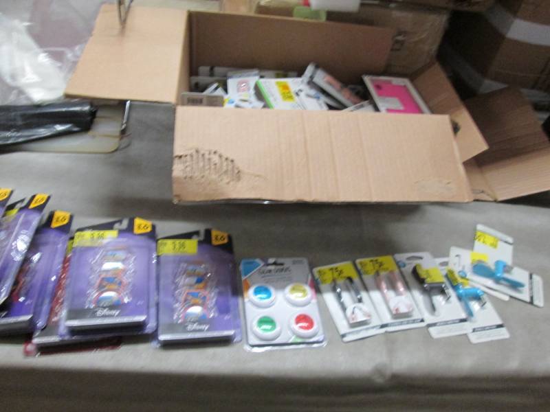 lot 189 image: Box of Assorted Electronics Accesso...