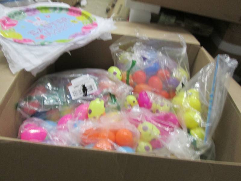 lot 193 image: 10 Easter Trays, Assorted Fillable...