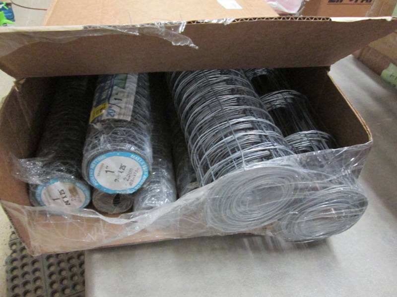 lot 206 image: Lot of Assorted Chicken Wire & Fenc...