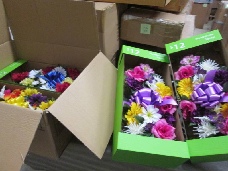 lot 224 image: Box of 4 Headstone Sprays Retail $1...