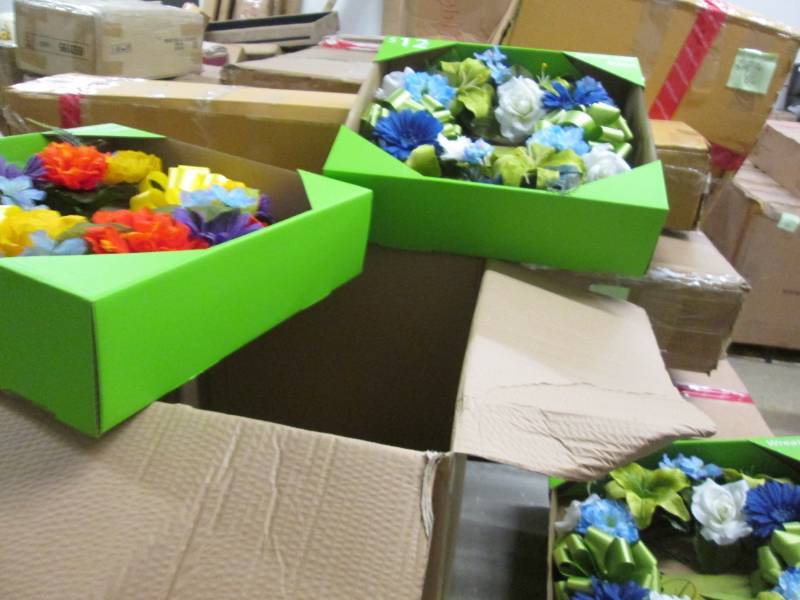 lot 227 image: Box of 4 Wreaths with Stands Retail...