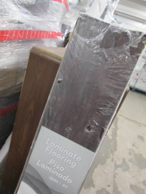 lot 231 image: 3 Cases Home Decorators Collection ...