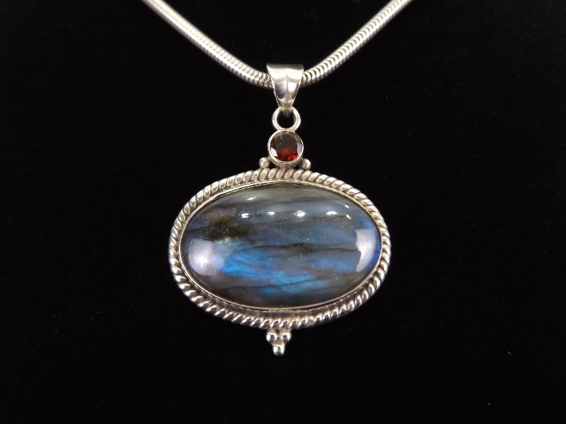 lot 2 image: .925 Sterling Silver Large Labradorite Cabochon Pendant Necklace