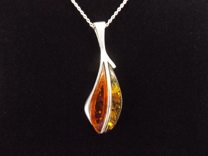 lot 15 image: .925 Sterling Silver Amber Leaf Pendant Necklace