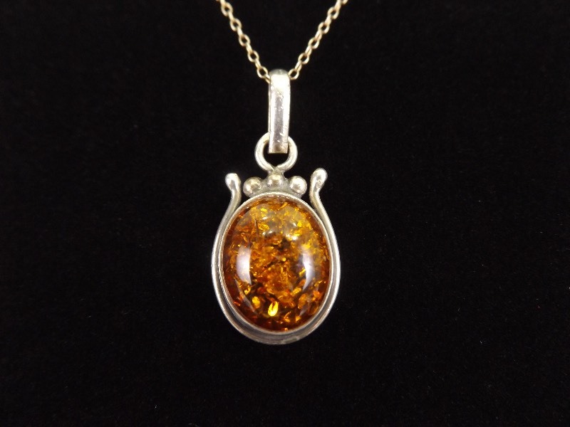 lot 16 image: .925 Sterling Silver Amber Cabochon Pendant Necklace