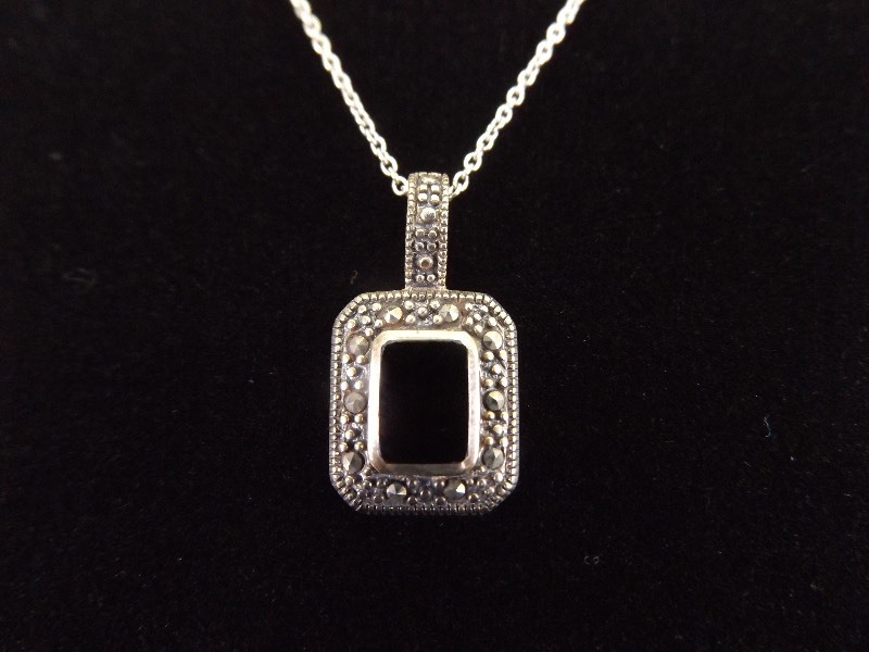lot 18 image: .925 Sterling Silver Inlayed Black Onyx Pendant Necklace