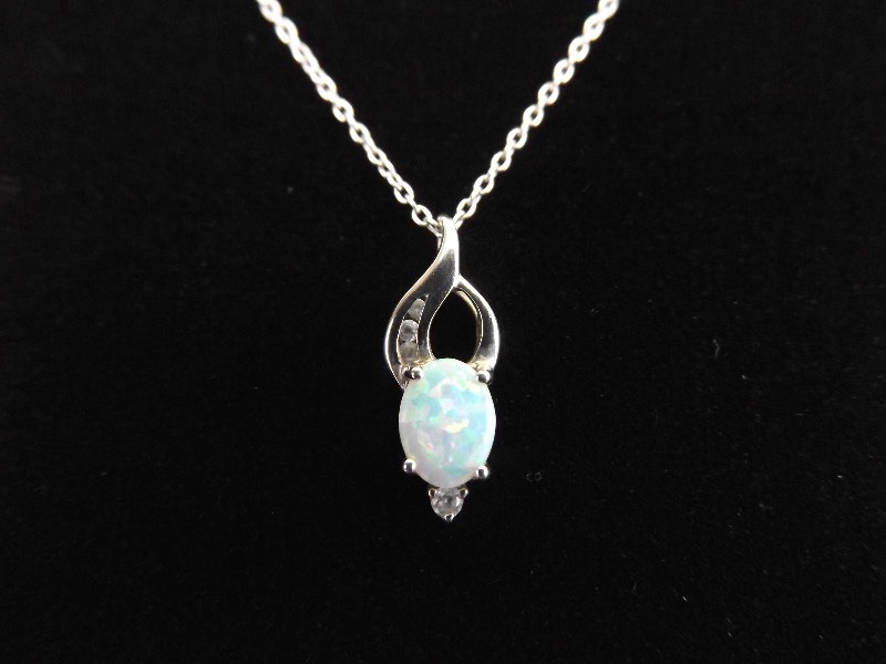 lot 19 image: .925 Sterling Silver Opal Cabochon Pendant Necklace