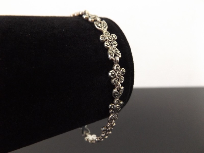 lot 41 image: .925 Sterling Silver Art Nouveau Flower Bracelet