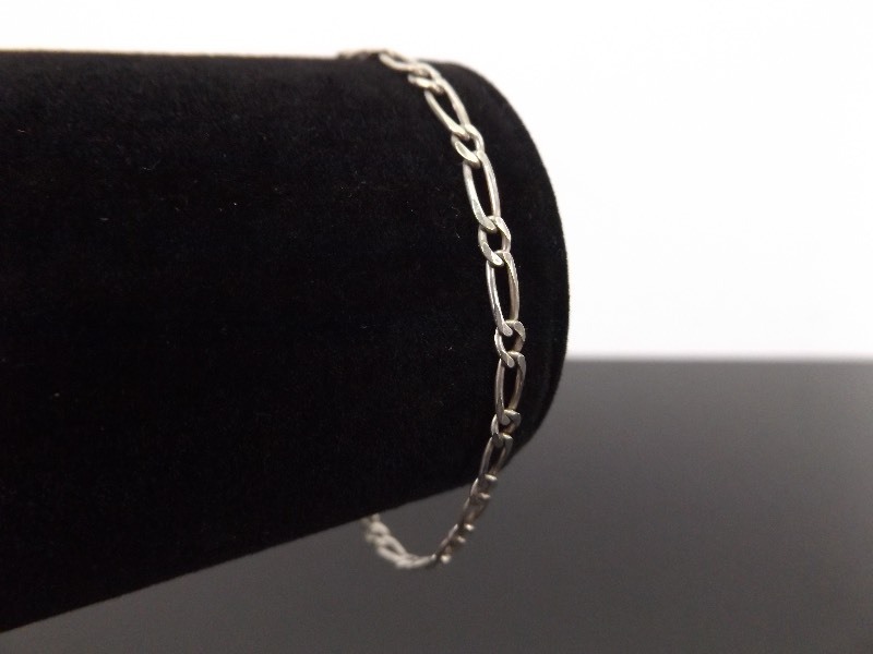 lot 45 image: .925 Sterling Silver Figaro Link Bracelet