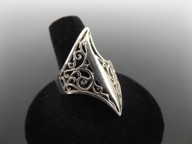 lot 60 image: .925 Sterling Silver Scrolled Art Nouveau Ring Size 10