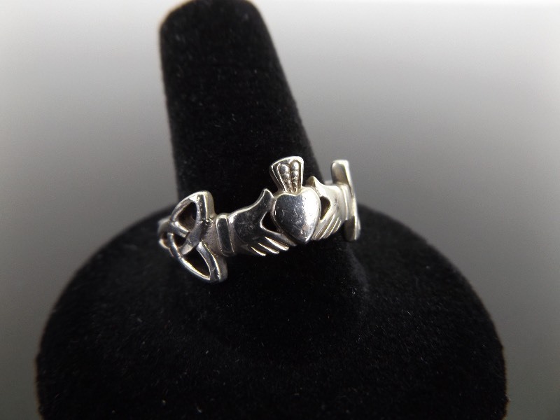 lot 61 image: .925 Sterling Silver Celtic Claddagh&nbspRing Size 9.5