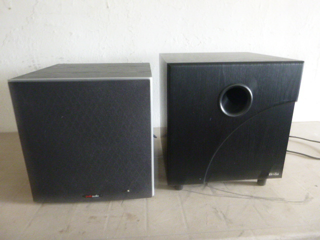 2 Subwoofers