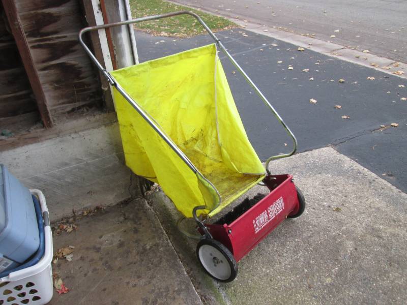 Lawn Groom 24 Lawn Sweeper  RED...