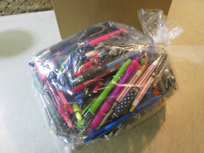 Large Lot of Assorted Ink Pens  D-2...
