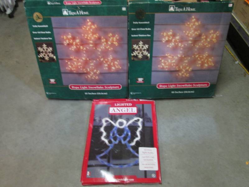 2 20 Light-Up Snow Flakes and Ligh...