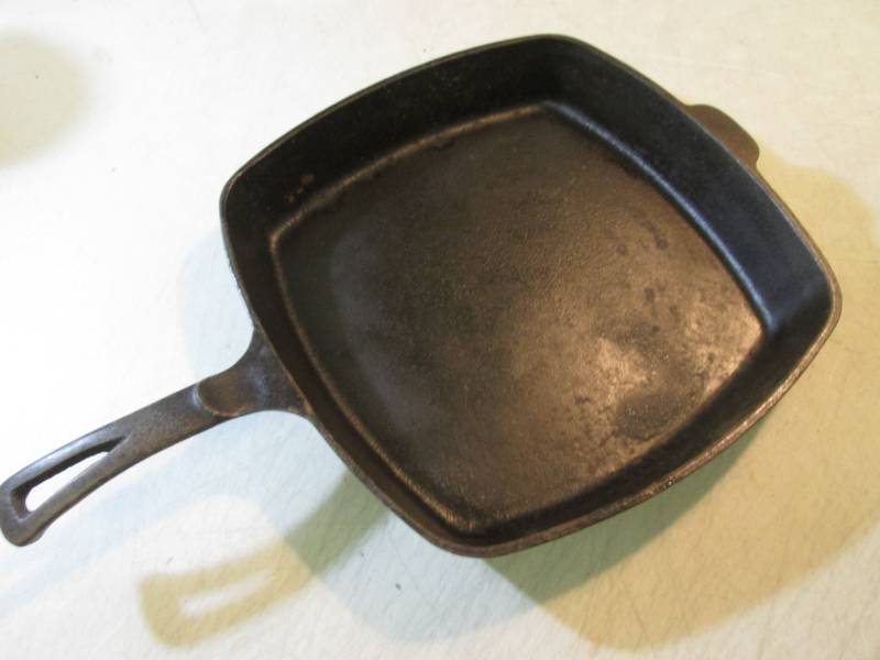 11 Square Cast Iron Fry Pan  RM3...