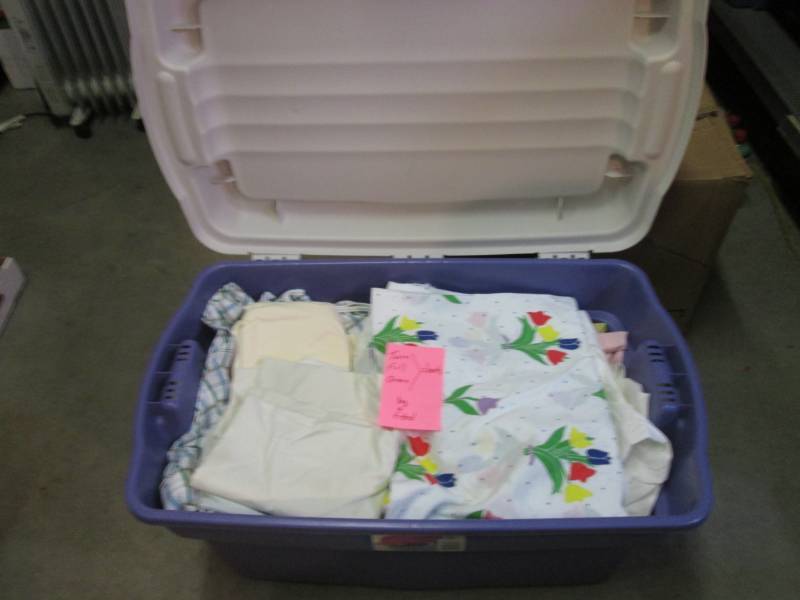 Large 28 Gallon Tote with Hinged Li...