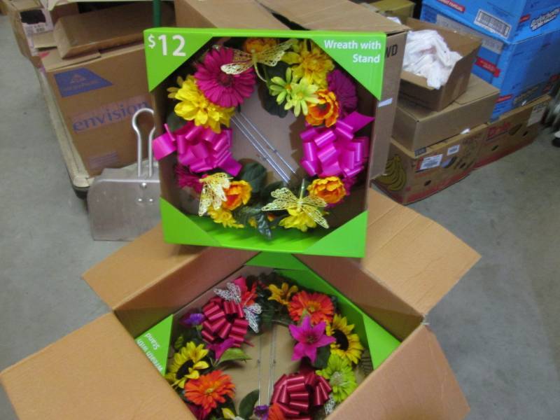 Case of 4 Fake Flower Wreaths with ...