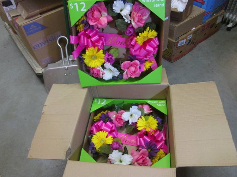Case of 4 Fake Flower MOM Wreaths w...