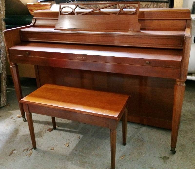 LOVELY VINTAGE BALDWIN AEROSONIC PIANO - WORKS GREAT BUT NEEDS TO BE TUNED - ALL KEYS ARE EVEN &amp CAME OUT OF ASSISTED LIVING FACILITY