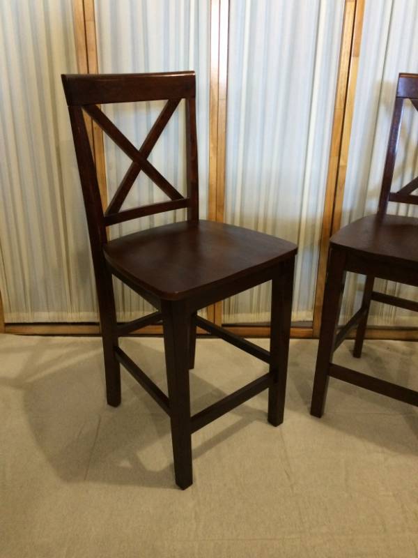 MSRP $350 Terrific Pair Of&nbsp Classic Mahogany Finish Cross-Back Counter Bar Height Stool Tall Chairs&nbsp