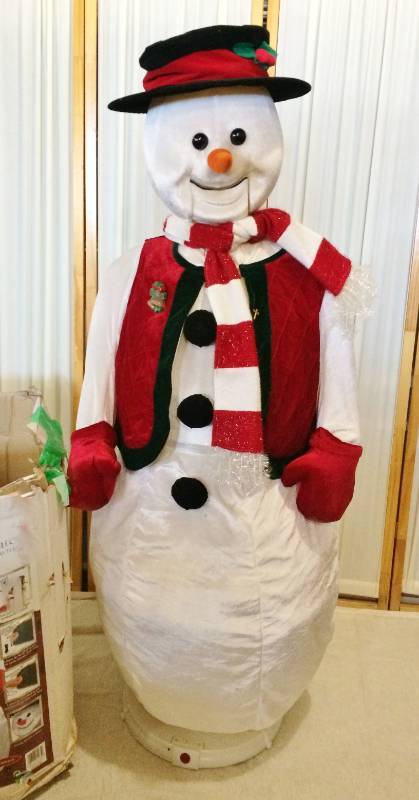 MOTION ACTIVATED LARGE SNOWMAN