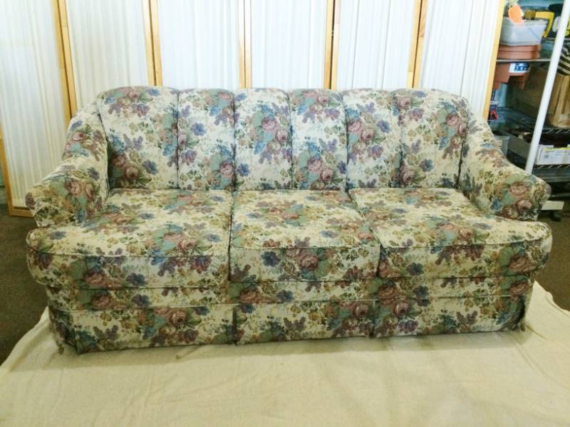 QUALITY MARSHFIELD FURNITURE FLORAL SOFA - ACTUALLY TRUE COLOR IN FINAL 5 PICTURES