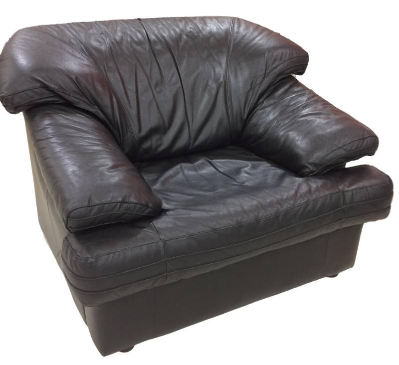Super Comfortable Overstuffed &amp Oversized Black Leather Cushioned Arm Chair - Great Condition