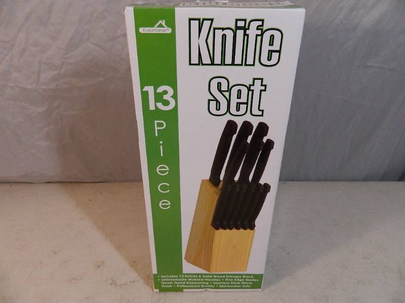 lot 96 image: New 13 Piece Knife Set