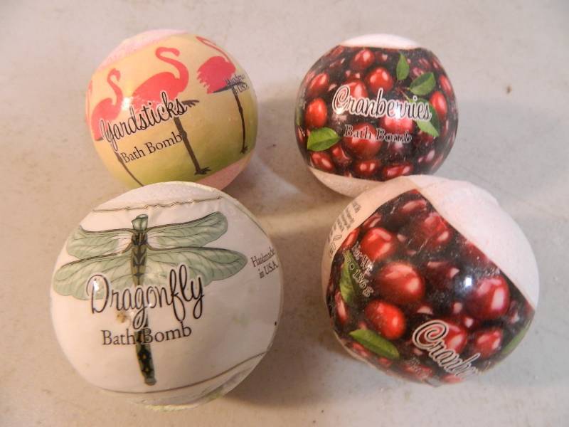 lot 97 image: 4 New Primal Elements Bath Bombs