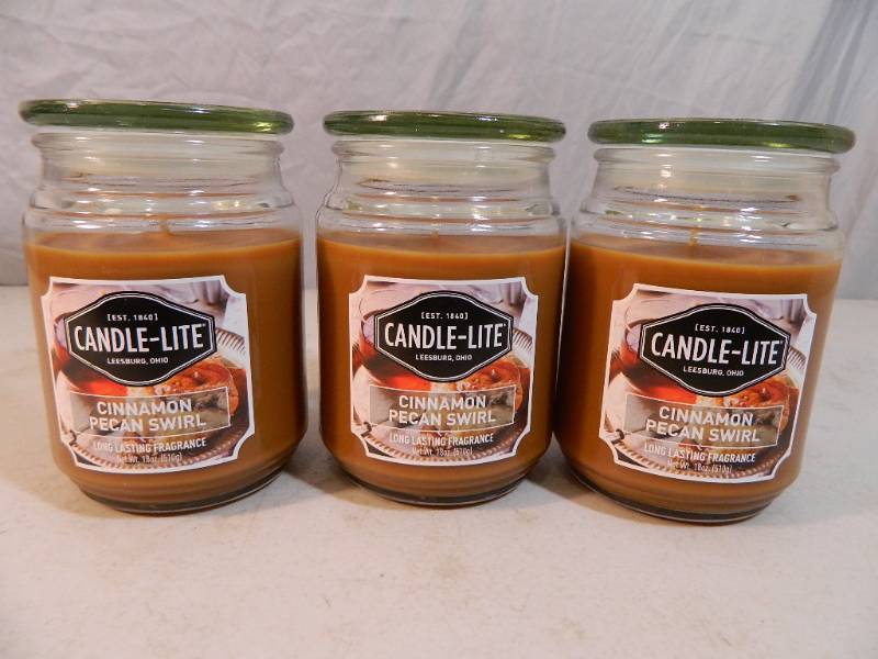 lot 109 image: 3 New Pecan Cinnamon Swirl Candles