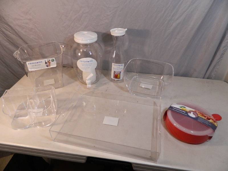 lot 113 image: New Frigidaire Kitchen Items and More