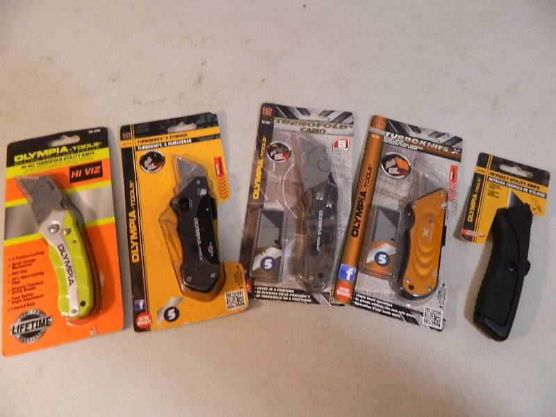 lot 135 image: 5 New Utility Knives