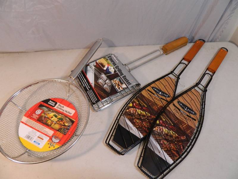 lot 152 image: New BBQ Grilling Items