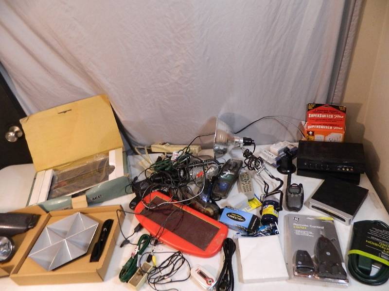 lot 178 image: New Car Amp, Assorted Electronics