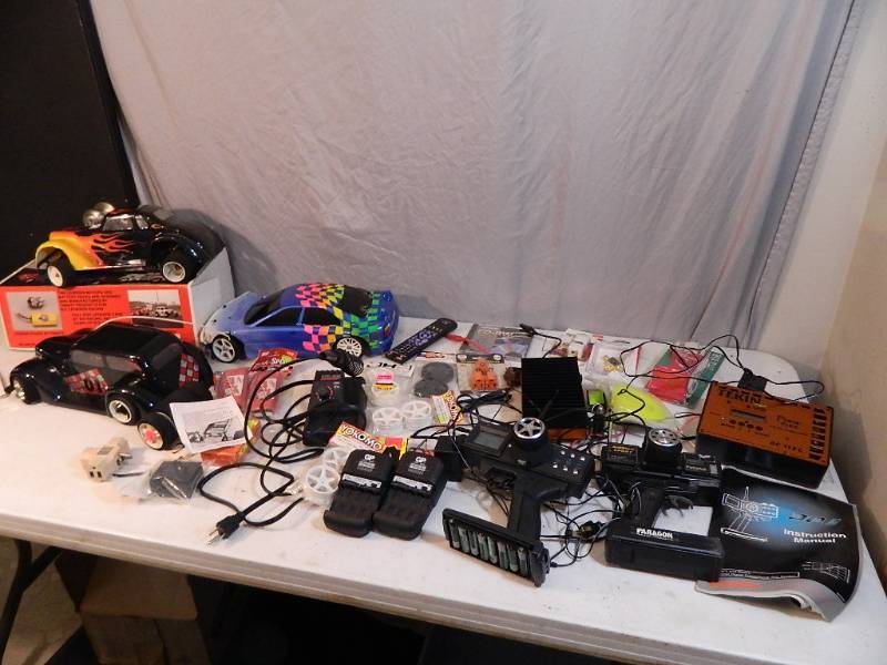 lot 193 image: Assorted RC Remote Control Cars and Accessories